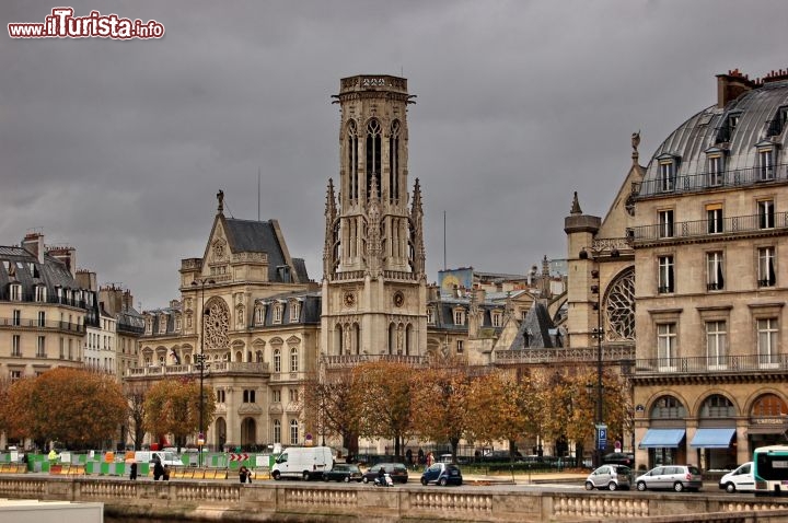 Scorci di Parigi lungo la Senna