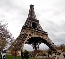 Torre Eiffel vista da sotto: l'opera di Gustave ...