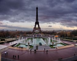 Torre Eiffel al tramonto: la vista del simbolo ...