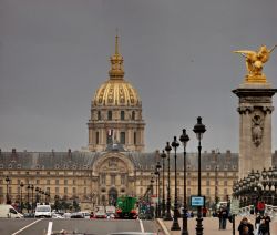 Hotel des Invalides: la cupola vista dal ponte ...