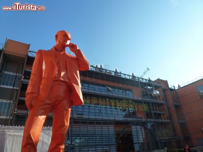 Immagine La statua di fronte all'Amphitheatre di Lione