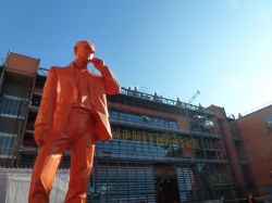 La statua di fronte all'Amphitheatre di Lione