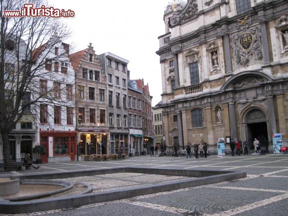 Immagine A spasso per le piazze e le strade di Anversa