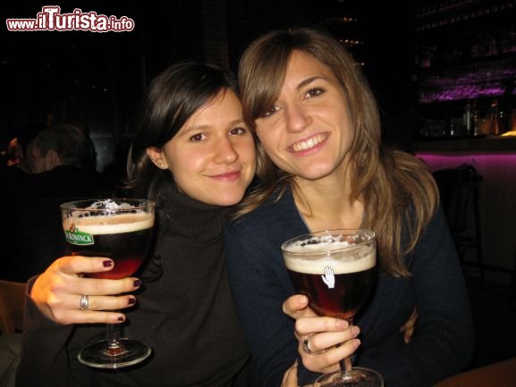 Immagine Io e Elisa in un brindisi con la birra locale