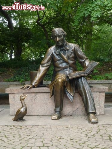 Immagine Statua Hans Christian Andersen Central Park