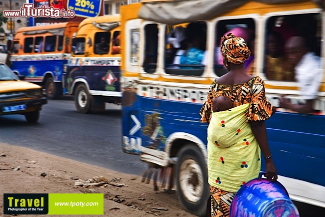 I colori dell africa moderna nella foto di Edgard de Bono  www.tpoty.com