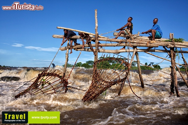 Magnifica scena di pesca in Africa eseguita da Johnny Haglund  www.tpoty.com