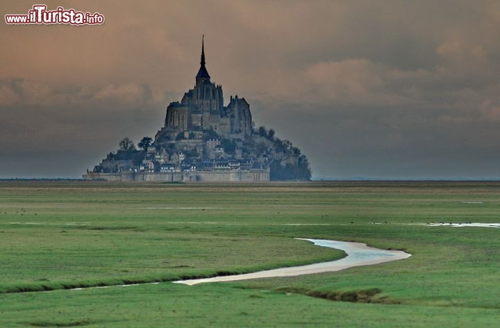 L'isola di Monte San Michele (Mont St Michel) si staglia sulla baia