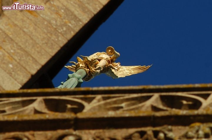Scorcio in cui si vede l'Arcangelo Michele della guglia di Mont saint michel