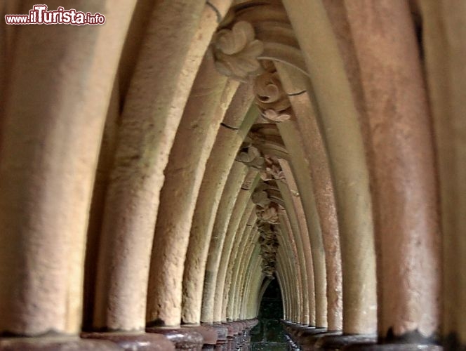 Dettaglio delle colonne del chiostro di Mont St Michel