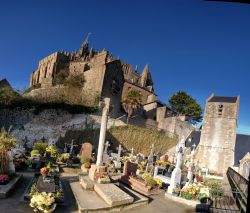 Piccolo cimitero sotto a mont Mont St Michel