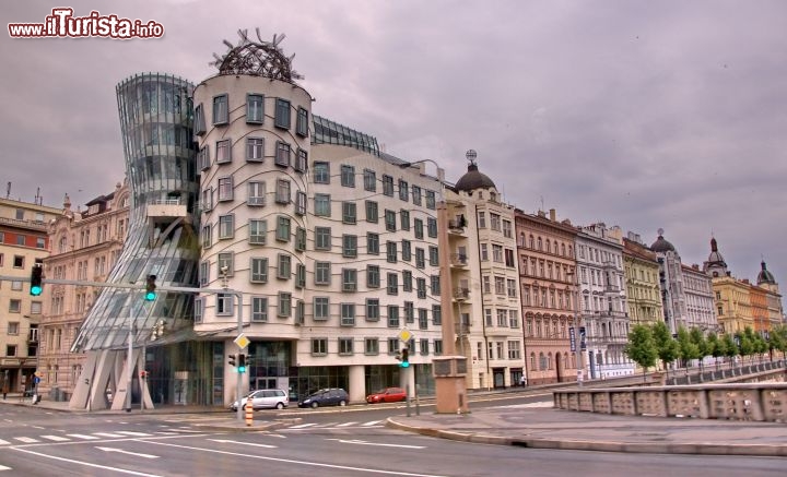 Immagine Dancing house ovvero Ginger e Fred a praga