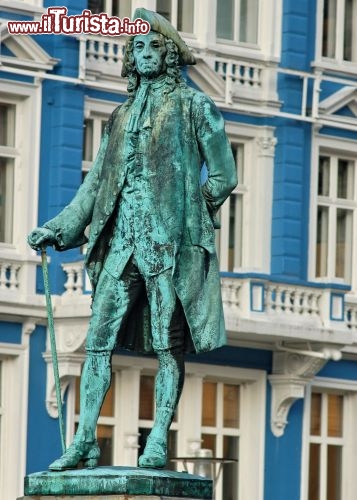 La statua di Ludwig Holberg a Bergen