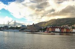 Tramonto sul Bryggen, patrimonio Unesco: il cielo ...