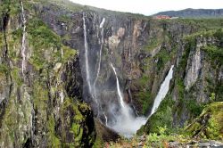 Alcune cascate vicino al salto principale della ...