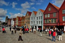 Passeggiare lungo il Bryggen � una esperienza ...