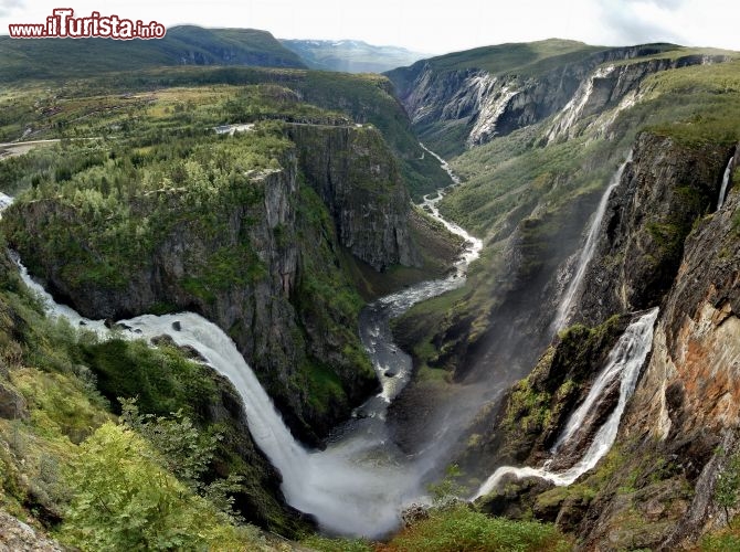 Le cascata di Voringsfossen sulla strada da Bergen per Oslo