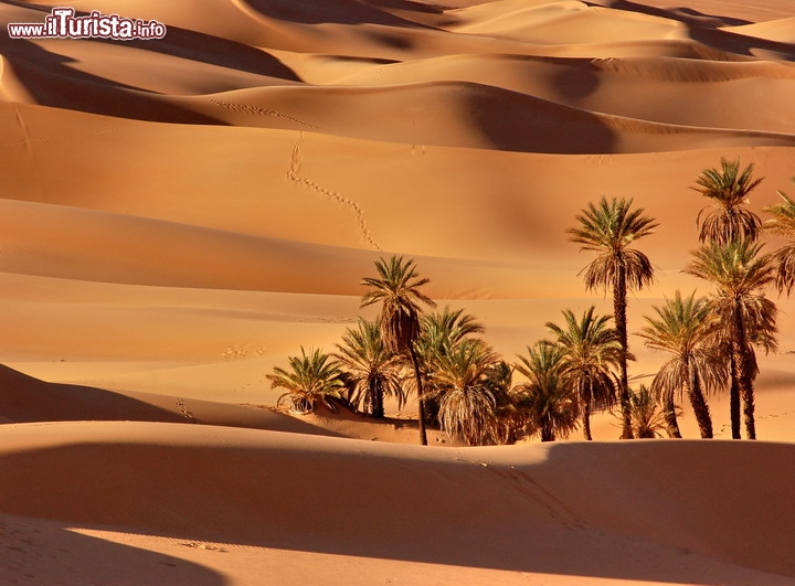 Erg di Ubari, Libia - uno dei tratti più spettacolari del deserto del Sahara, in Libia