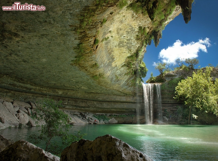 Hamilton Pool Nature Preserve, Texas -  Il crollo di un fiume sotterraneo ha creato, migliaia di anni fa, uno spettacolo di grande bellezza.