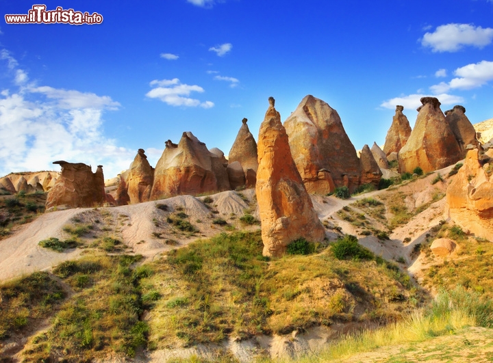 Kayseri in Cappadocia i Camini delle Fate, Turchia - Queste forme di erosione sono abitate fin dall'antichità
