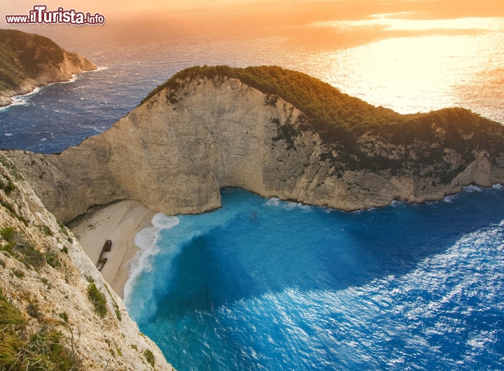 Isola di Zante (Zacinto), Grecia -  la spiaggia del relitto, considerata una delle più belle di tutto il Mediterraneo
