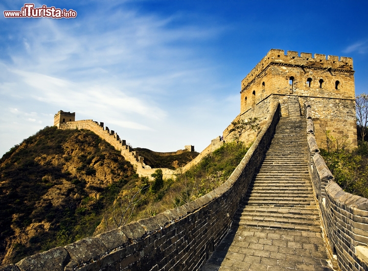 La Grande Muraglia Cinese, Cina -  un'opera mastodontica così lunga che può essere vista dallo spazio