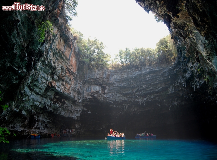 Grotte e lago di Melissani, Cefalonia, Grecia -  Nell'antica Grecia, per la sua bellezza, era considerata la grotta delle Ninfe