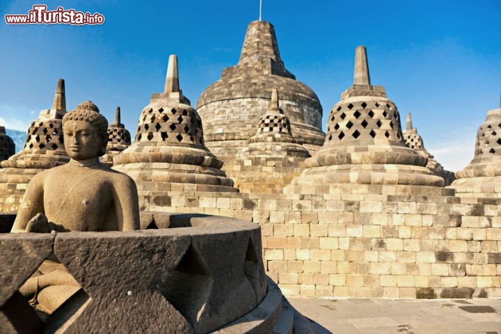 Il tempio Borobudur sull'Isola di Giava, Indonesia - Costruito ne IX sec. d.C. e abbandonato nell'XI sec.