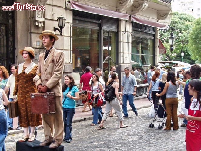 Immagine Artisti di strada a benos aires quartiere san telmo