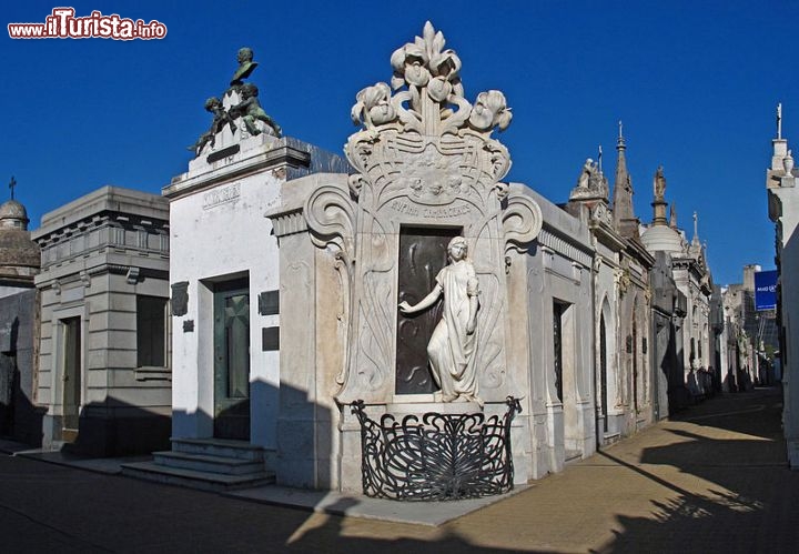 Immagine Cimetero recoleta fotografia di lelemaki http://commons.wikimedia.org/wiki/User:Elemaki