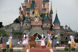 Spettacolo Disney Showtime - � Disney. All rights ...