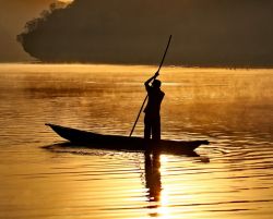 Un pescatore di Morondava al tramonto