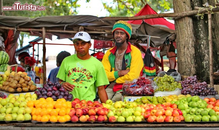 Rodrigues e il suo colorato mercato della frutta