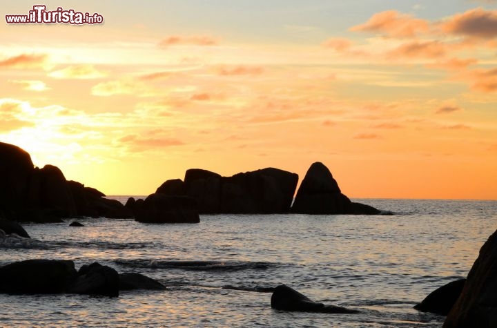 Tramonto di fuoco alle Seychelles  - copyright Donnavventura