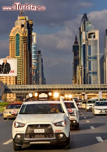La carovana Donnavventura in centro a Dubai