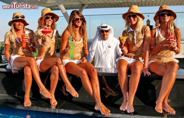 Le ragazze Donnavventura sulla terrazza del Meydan