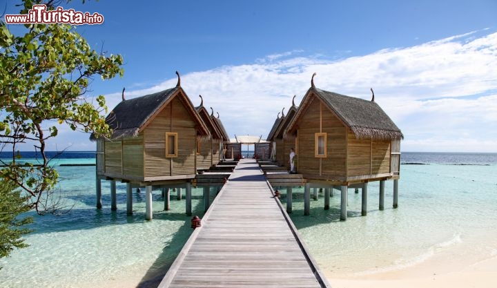 Le tipiche Water Villas alle Maldive, il ponticello d'ingresso