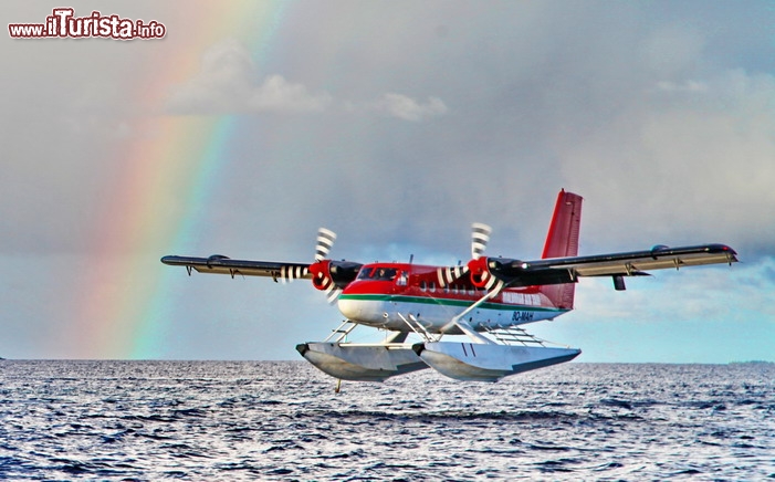 Aliante e arcobaleno alle Maldive
