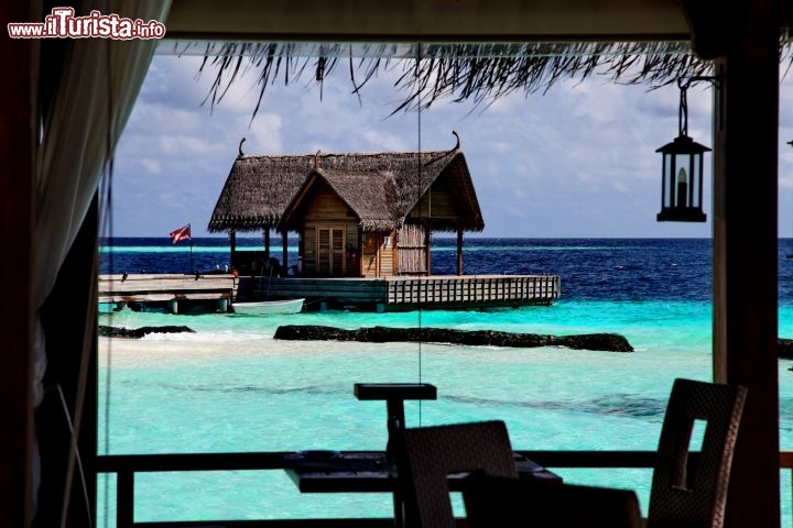 La magia delle Water Villas: scorcio da una finestra