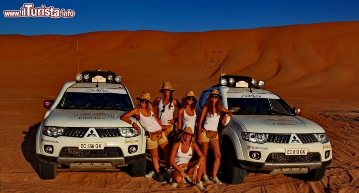 Le ragazze nel deserto di Sharquia Sands