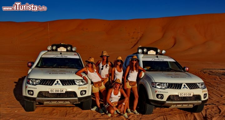 Le ragazze nel deserto di Sharquia Sands
