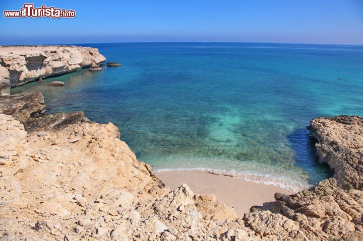 La spiaggia nei pressi di Sur 