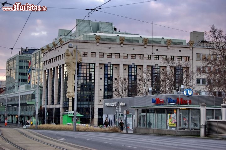 Immagine Bibilioteca Universitaria a karlsplatz