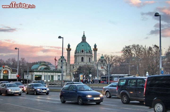Immagine Karlsplatz nel traffico di Vienna