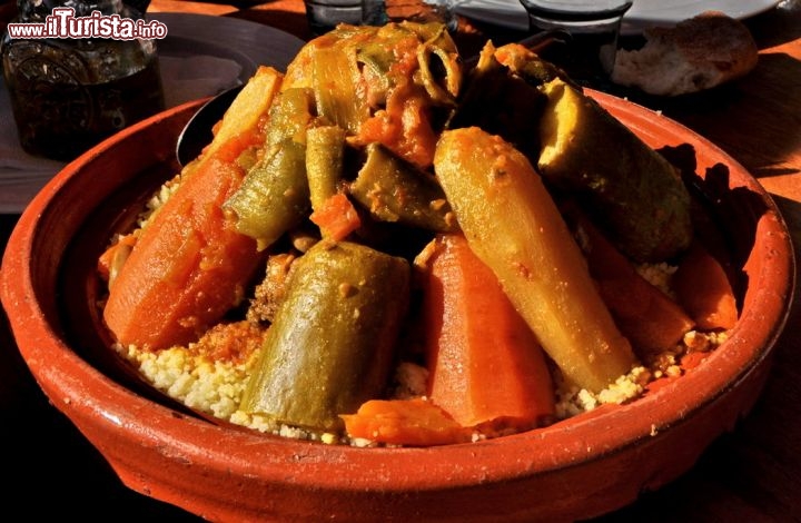 Pranzo con tipico tajine marocchino