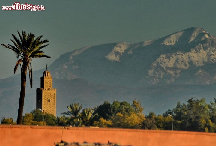 Moschea di marrakech e Atlante innevato