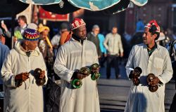 Musicisti di strada a marrakech  Jemaa el Fna ...