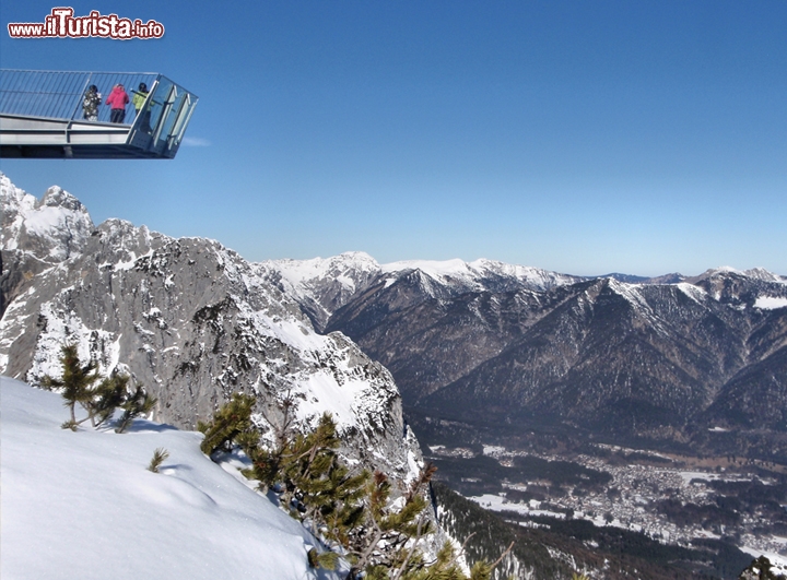 Alpspix Platform Garmisch Partenkirchen - Senza essere costretti ad andare negli Stati Uniti, anche le nostre Alpi, specie sul versante estero, offrono interessanti punti panoramici creati per dare emozioni forti ai turisti, come succede nei pressi dell'Alpspitze in Germania.