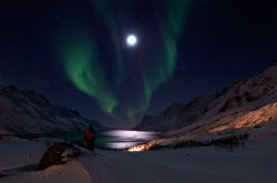 Luna e aurora nel cielo norvegese Bj�rn J�rgensen/www.visitnorway.com ...