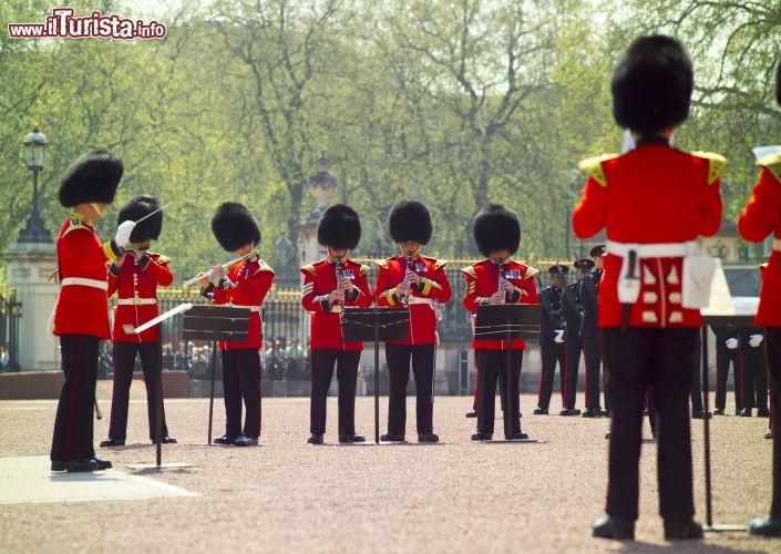 Immagine Buckingham Palace Guardie Credit: visitlondonimages/ britainonview/ Pawel Libera